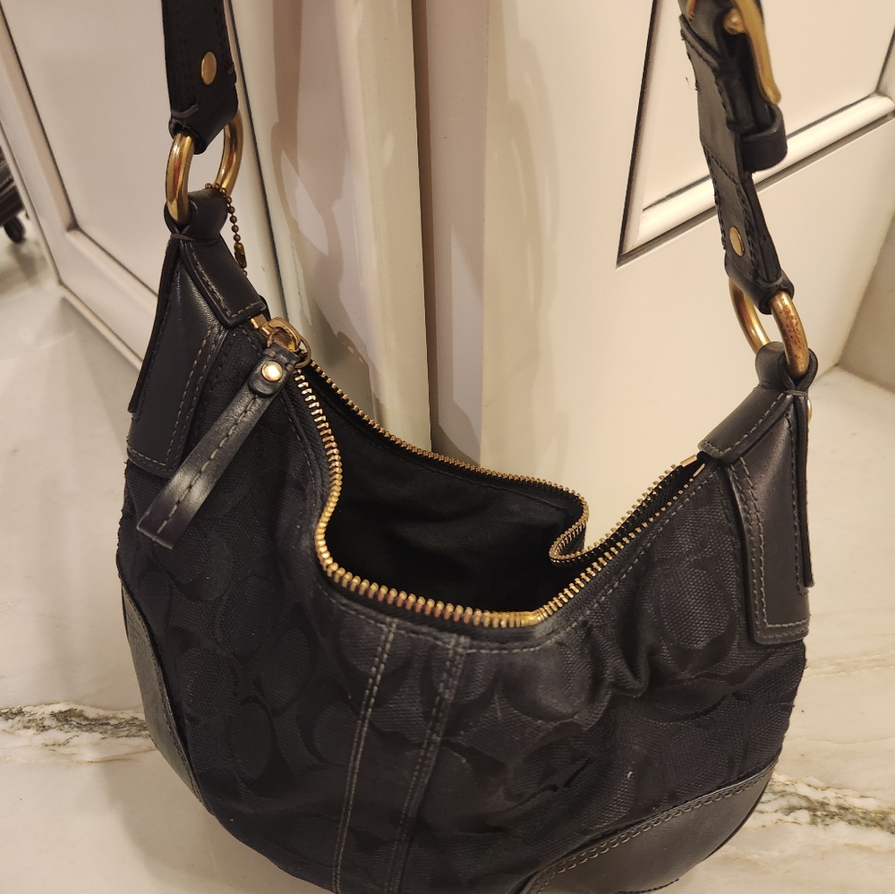 Black small shoulder bag